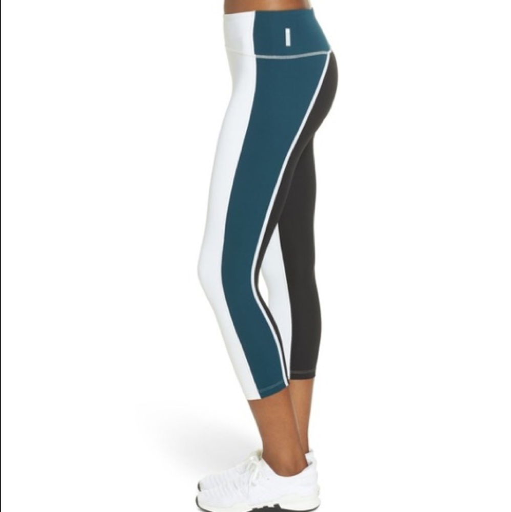 Zella On the Reverse Crop Leggings